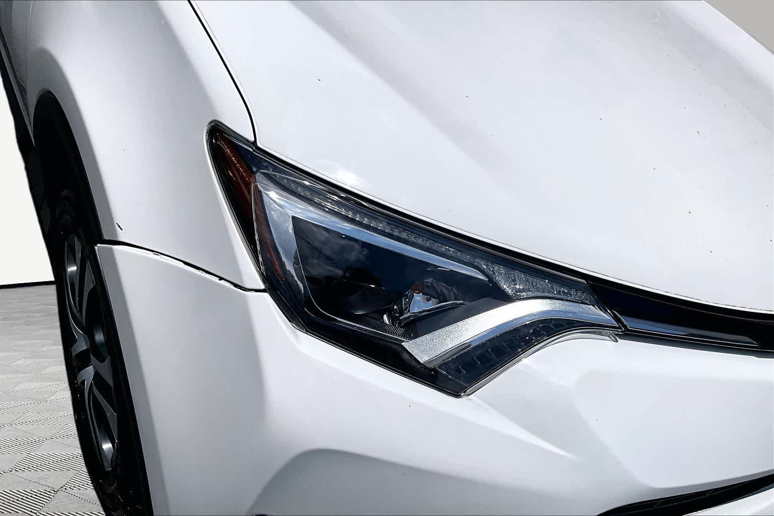 Used 2018 Super White Toyota LE image 28