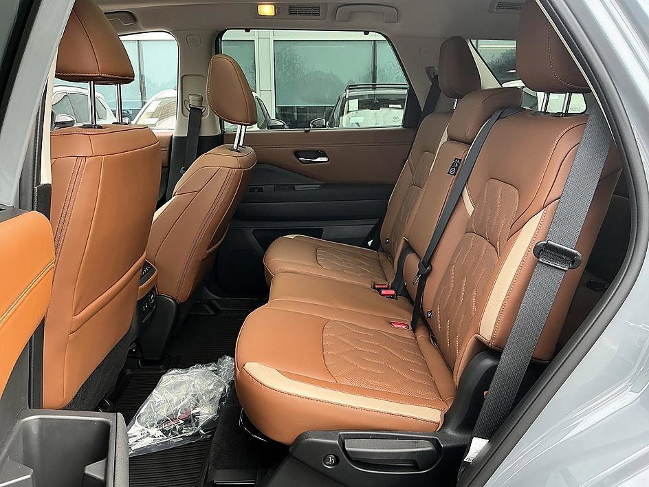 New 2026 Boulder Gray Pearl/Super Black Nissan Platinum image 22