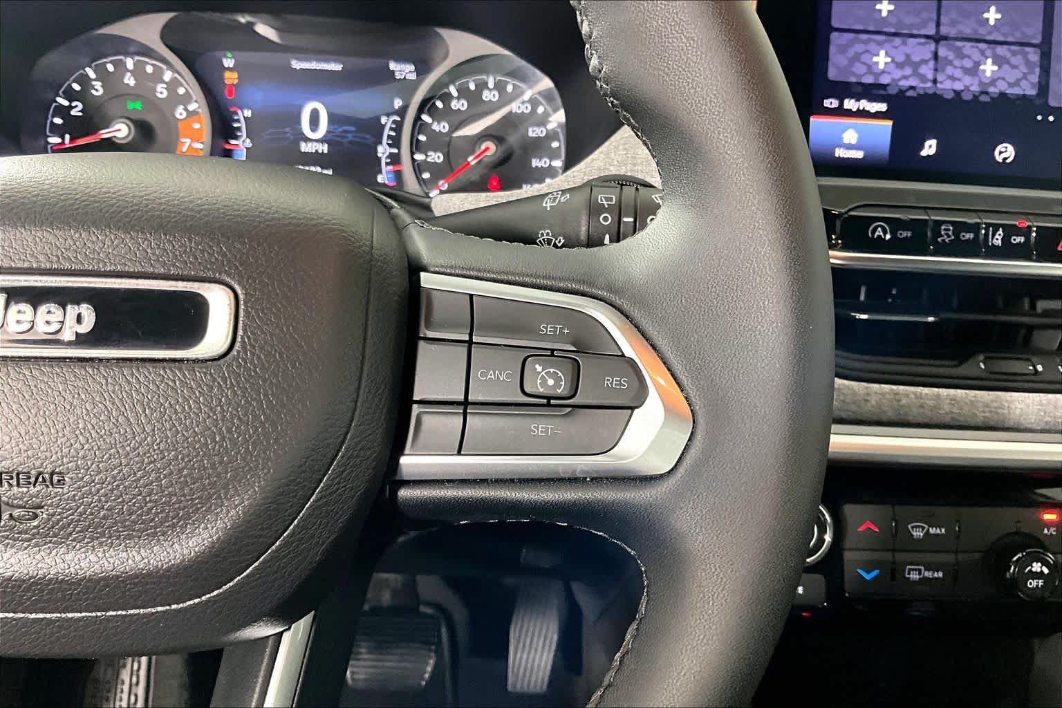 Used 2024 White Jeep Latitude Lux FWD image 24