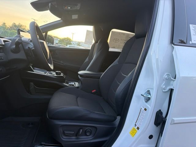 New 2026 Wind Chill Pearl <sup>1</sup> Toyota  SE image 13