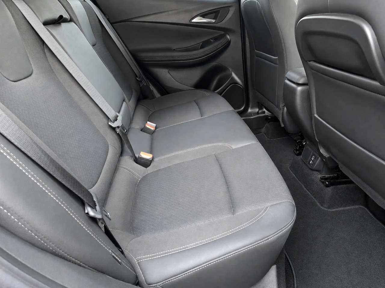 Used 2023 Moonstone Gray Metallic Buick Select image 37