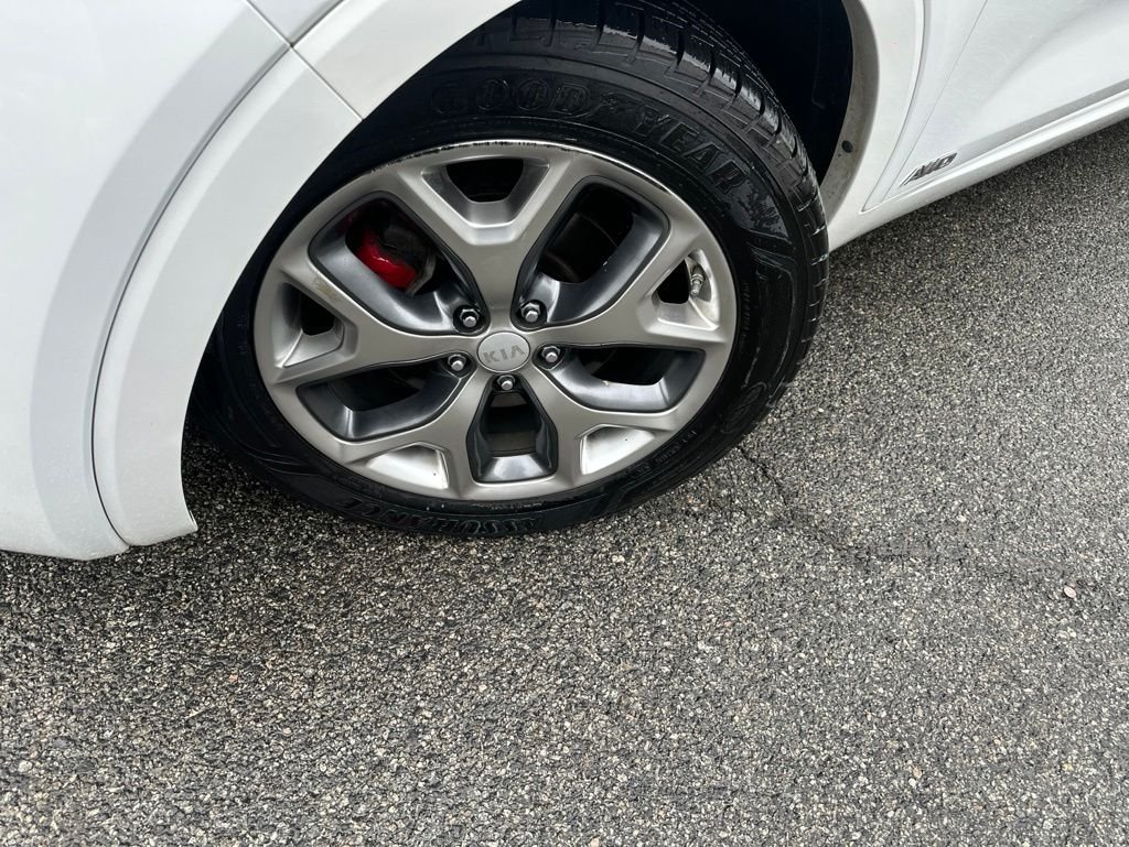 Used 2018 Kia Sorento SX with VIN 5XYPKDA59JG389923 for sale in White Plains, NY