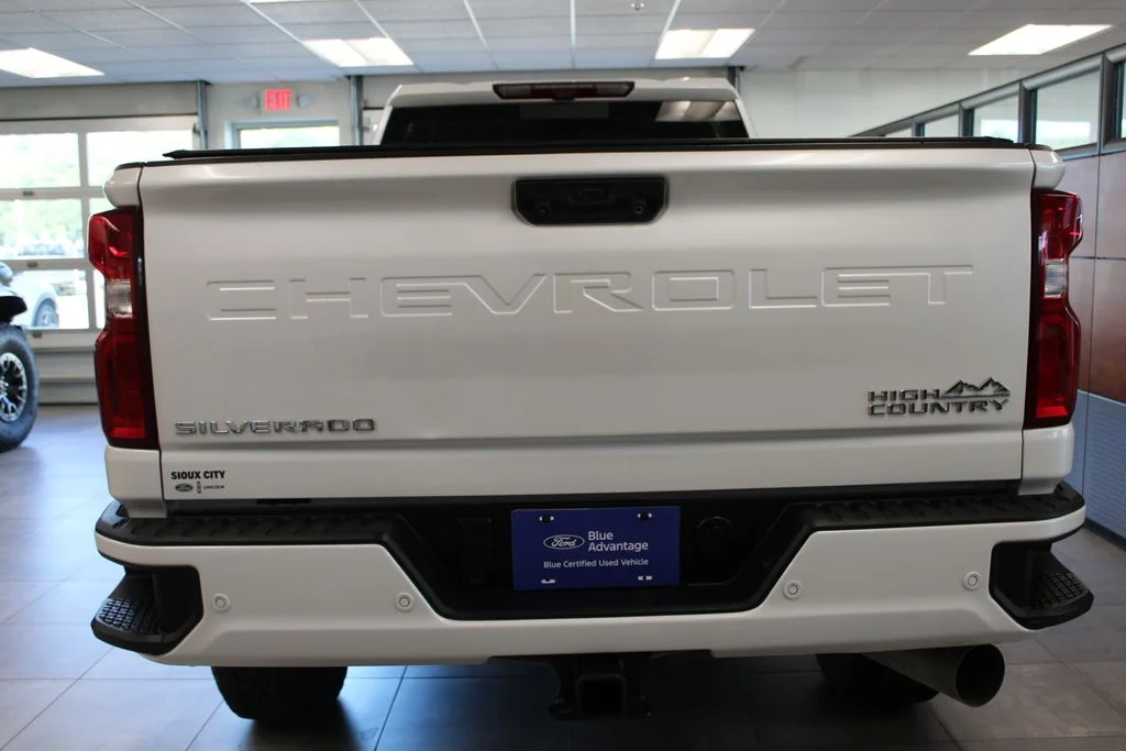 Certified Used 2024 Iridescent Pearl Tricoat Chevrolet High Country image 4