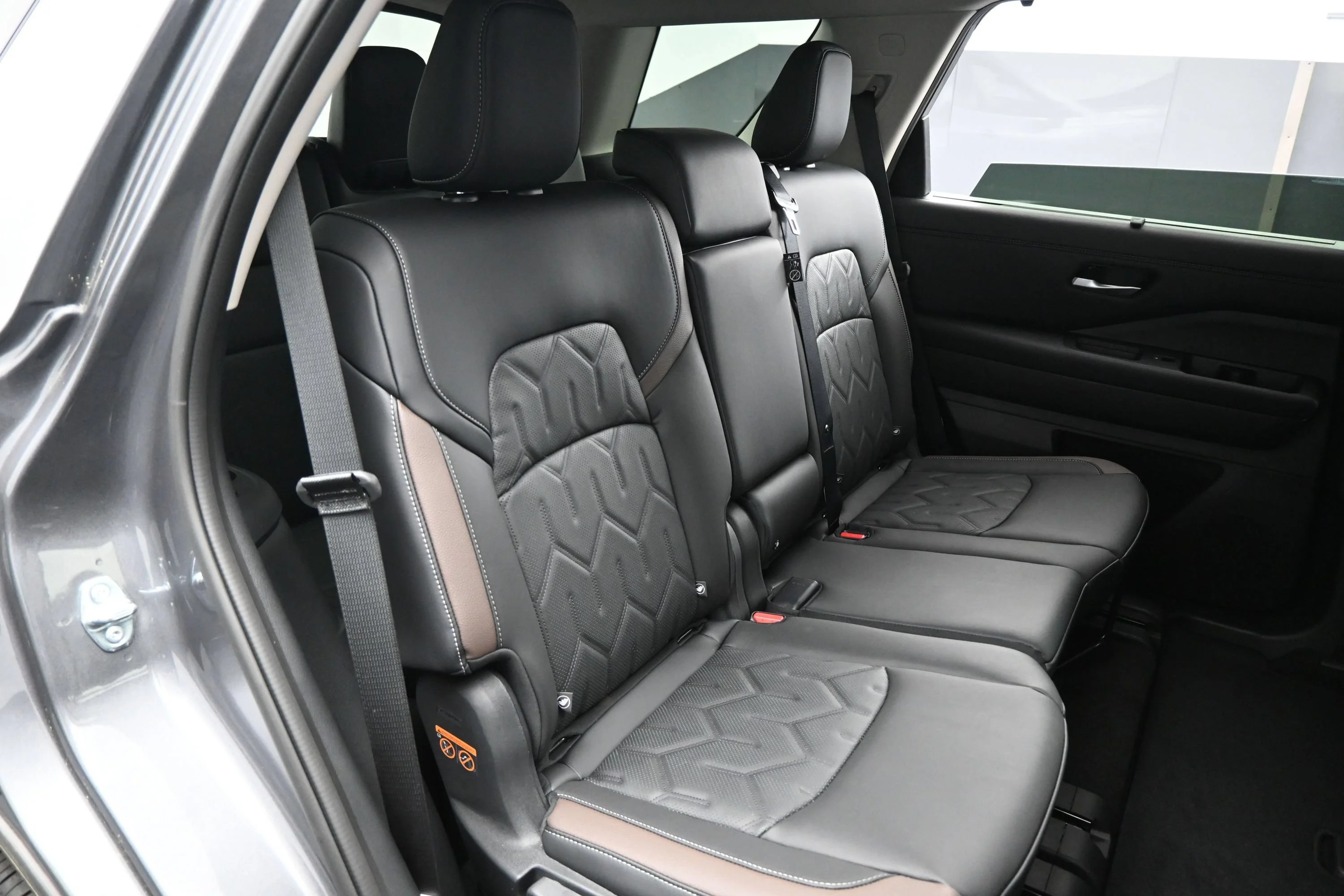 New 2026 Gun Metallic Nissan Platinum image 13