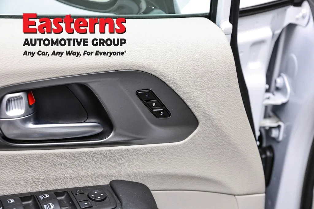 Used 2024 White Chrysler Touring L image 21