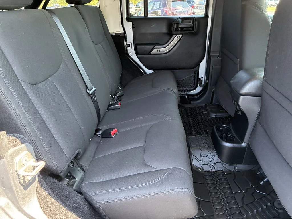 Used 2015 Silver Jeep Unlimited Sport image 21