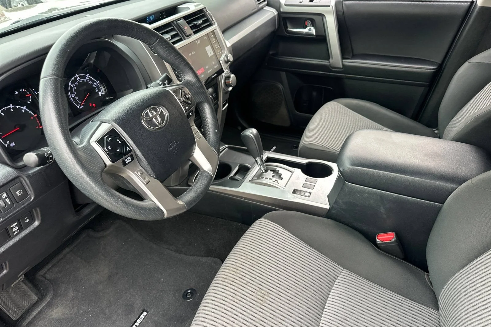 Used 2024  Toyota SR5 image 10