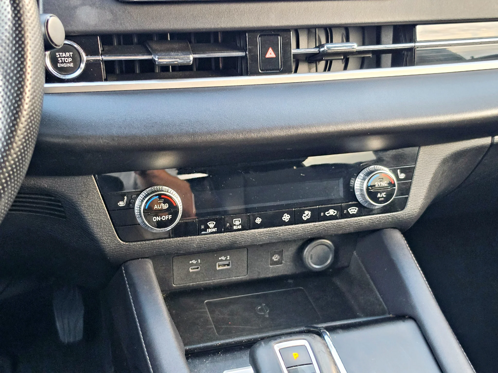 Used 2024 Cosmic Blue Metallic Mitsubishi SE image 17
