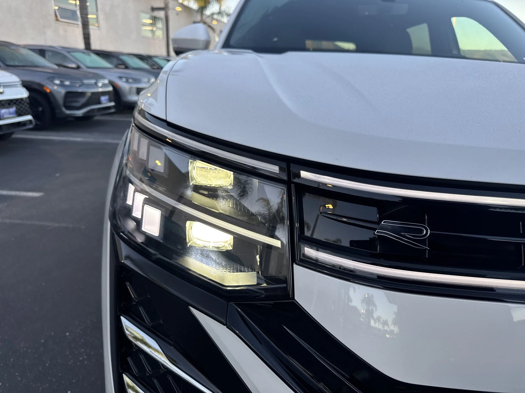 New 2027 Opal White Pearl Volkswagen SEL Premium R-Line image 9