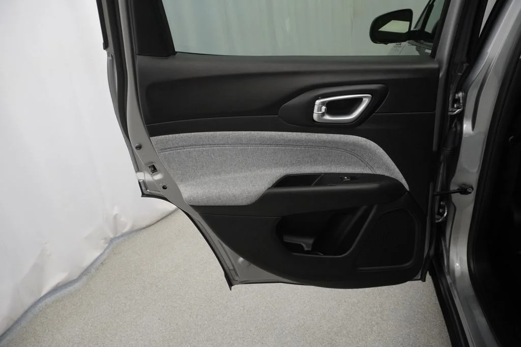 Certified Used 2022 Silver Jeep Latitude image 42