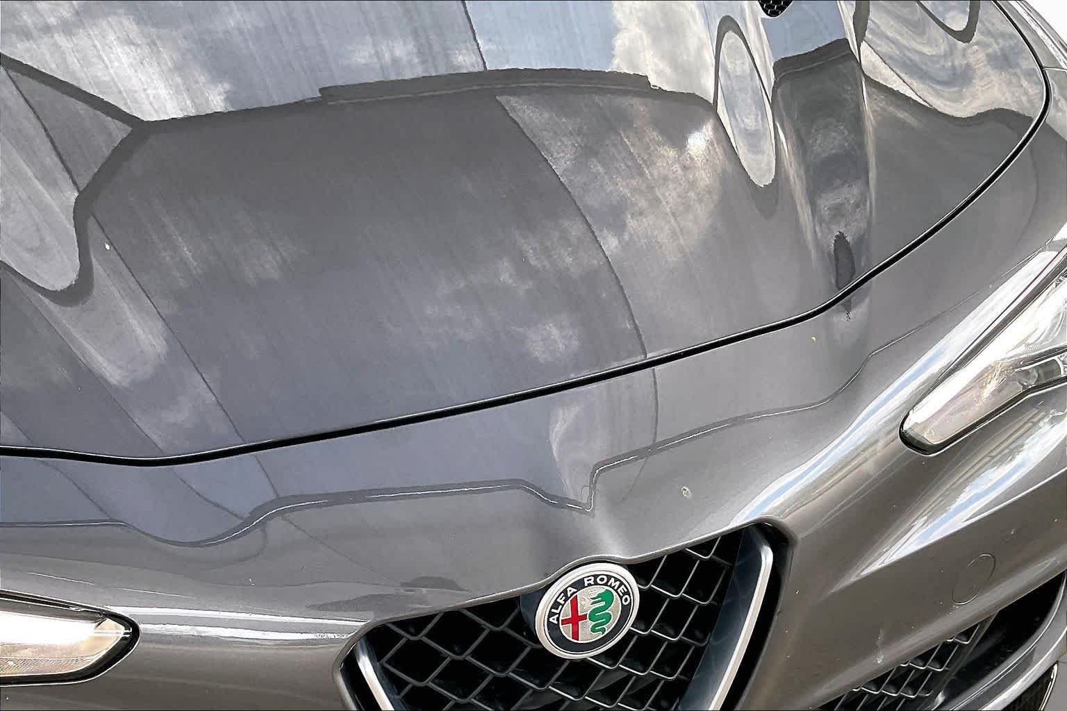 Used 2018 Vesuvio Gray Metallic Alfa Romeo  image 30