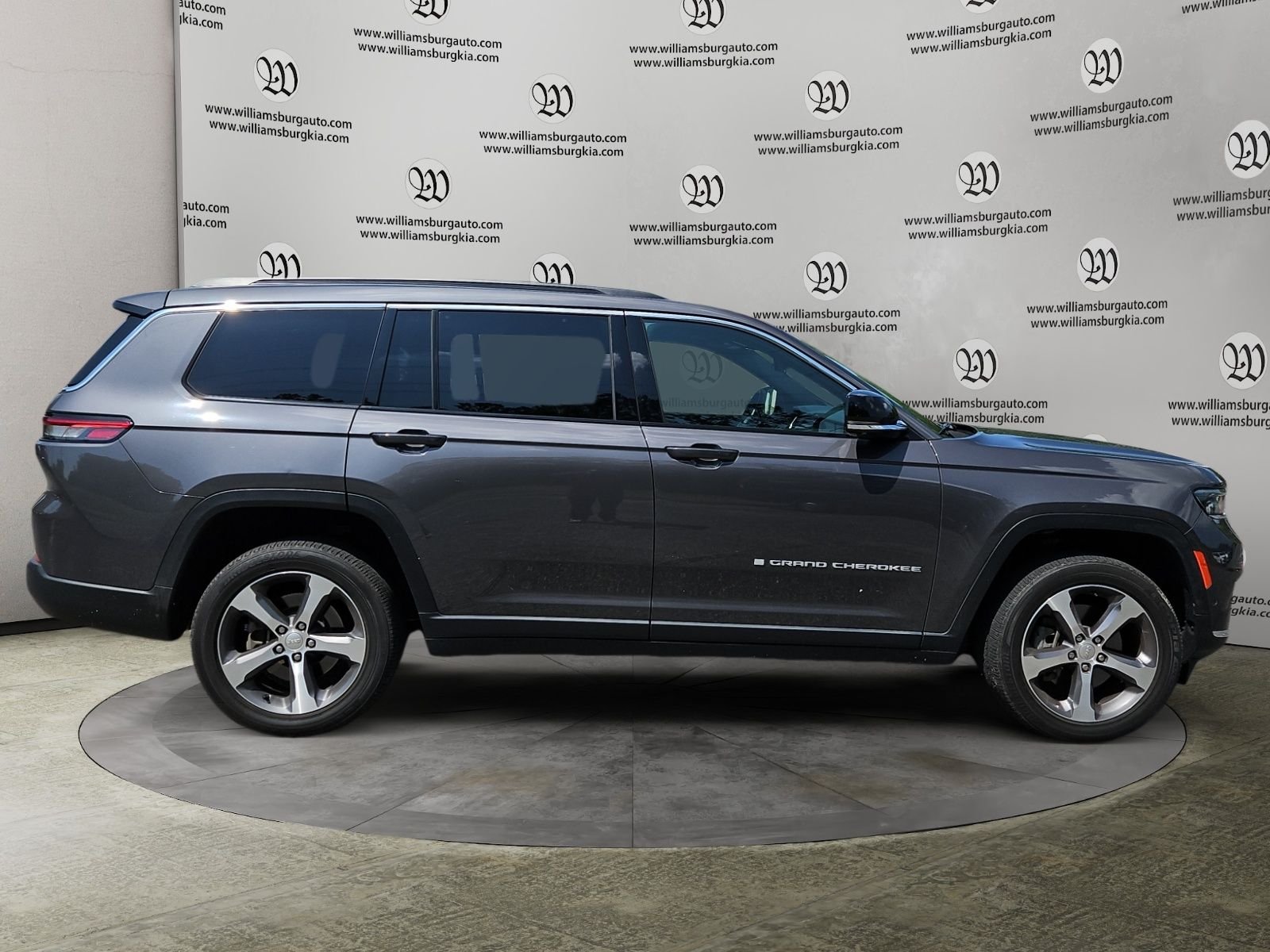 Used 2024 Gray Jeep Limited image 6