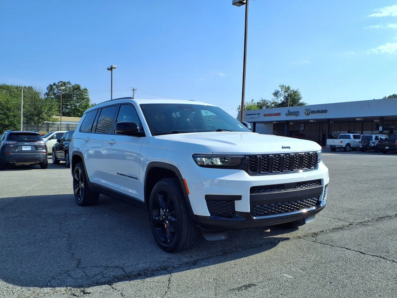 Used 2025 Bright White Clearcoat Jeep  image 19