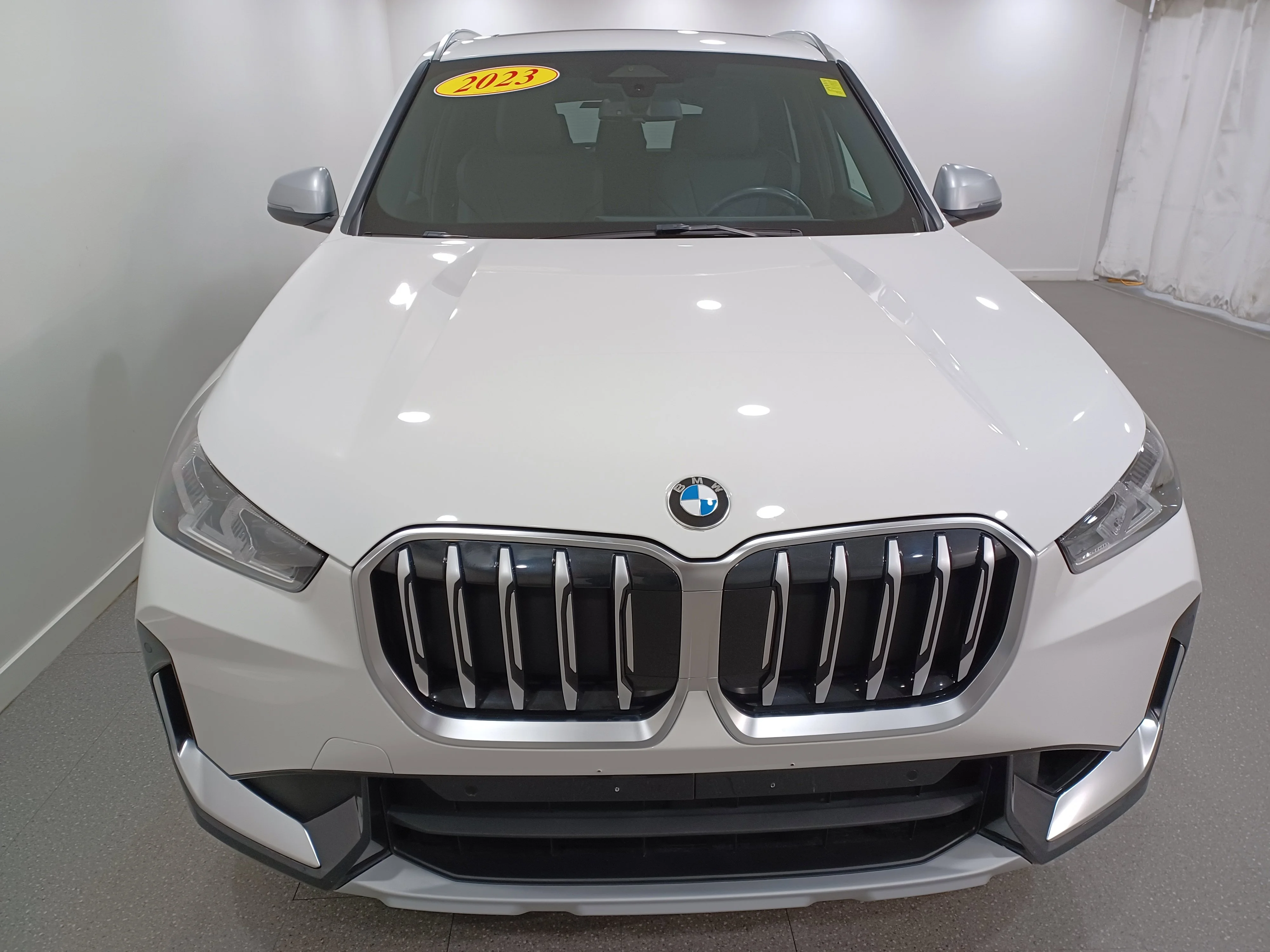 Certified Used 2023 Mineral White Metallic BMW xDrive28i*Nav | Htd Steering Wheel | Pano Roof | Htd Leather | Lane Keep Assist | Rain Sense Wipers image 3