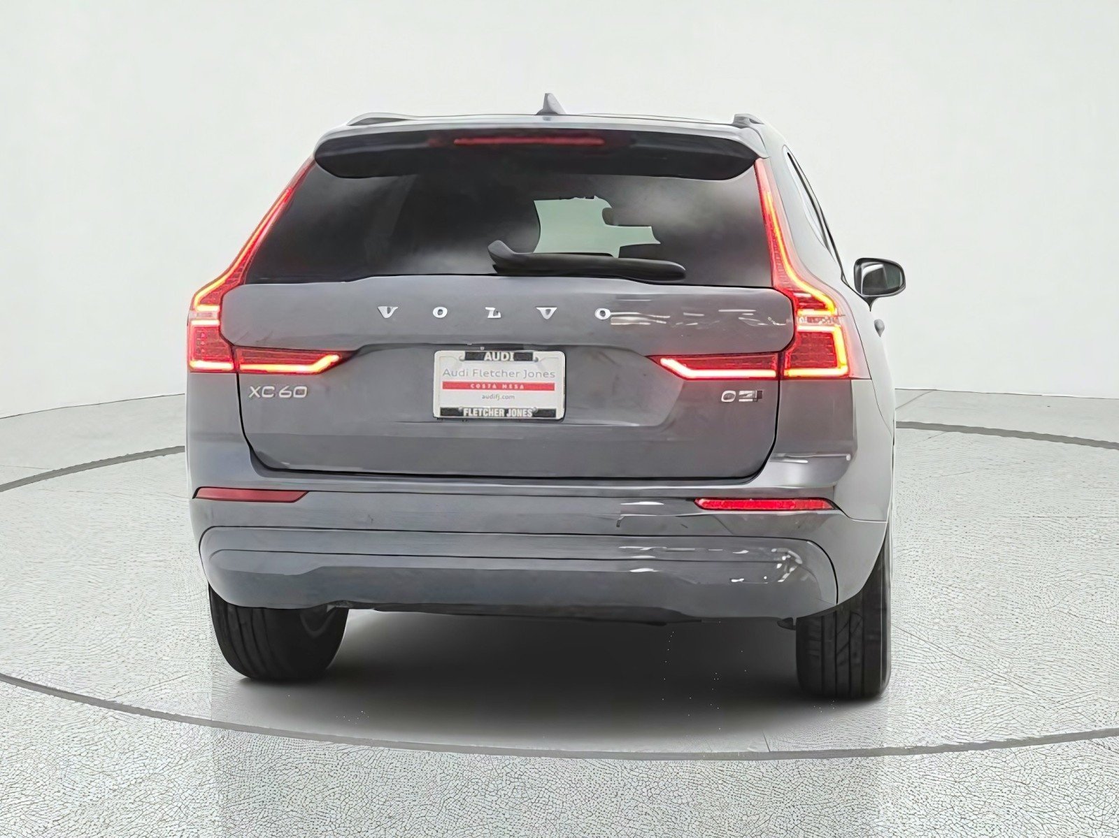 Used 2022 Thunder Grey Metallic Volvo Momentum image 6