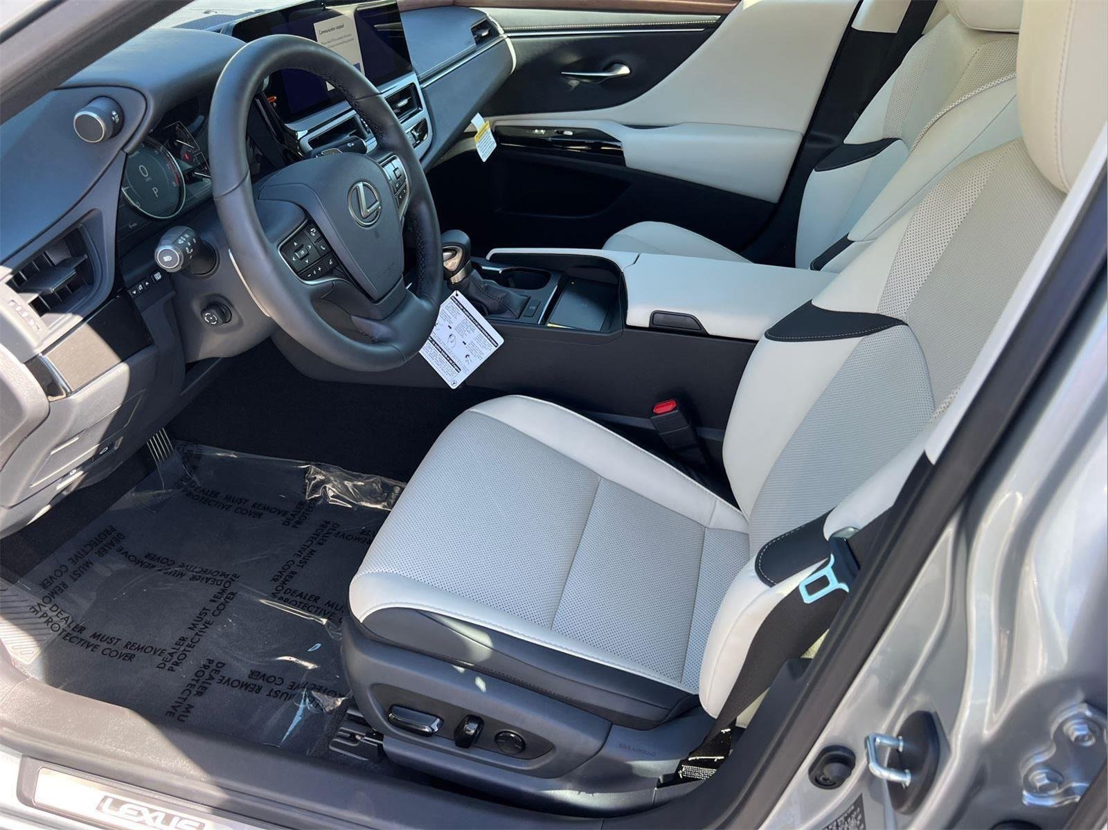 2025 Lexus ES 350 - Photo 10