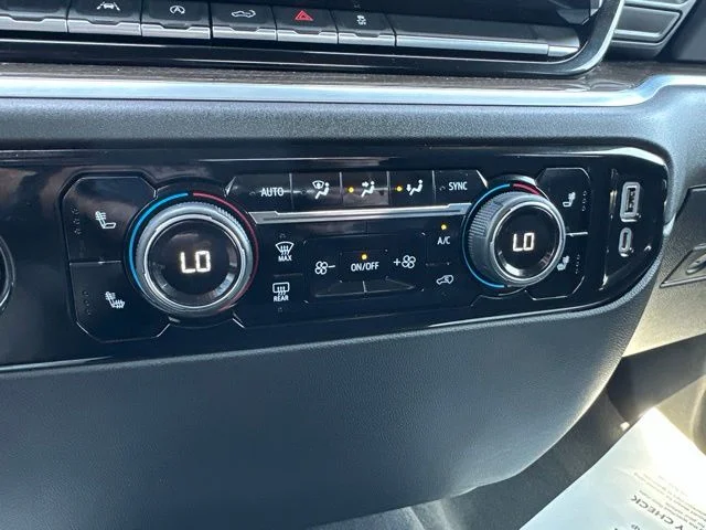Used 2022 White Chevrolet LT image 23