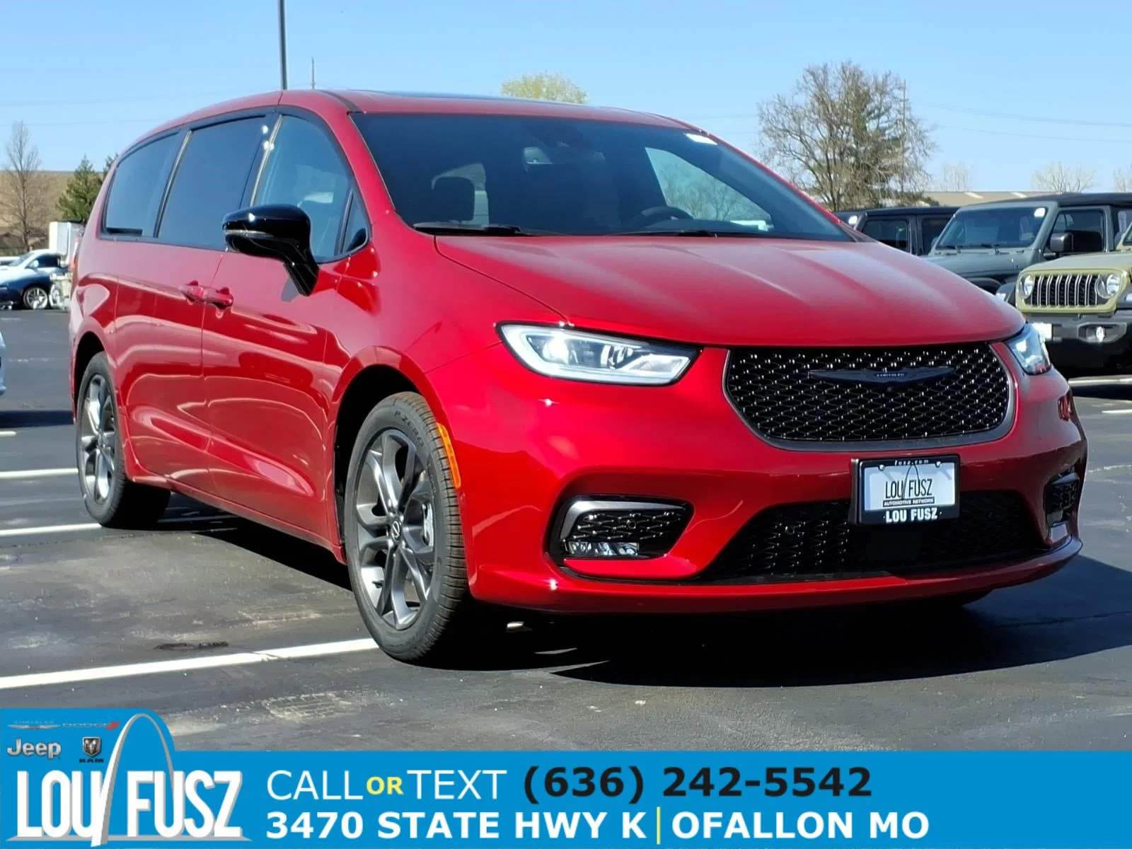 2026 Chrysler Pacifica Select's photo