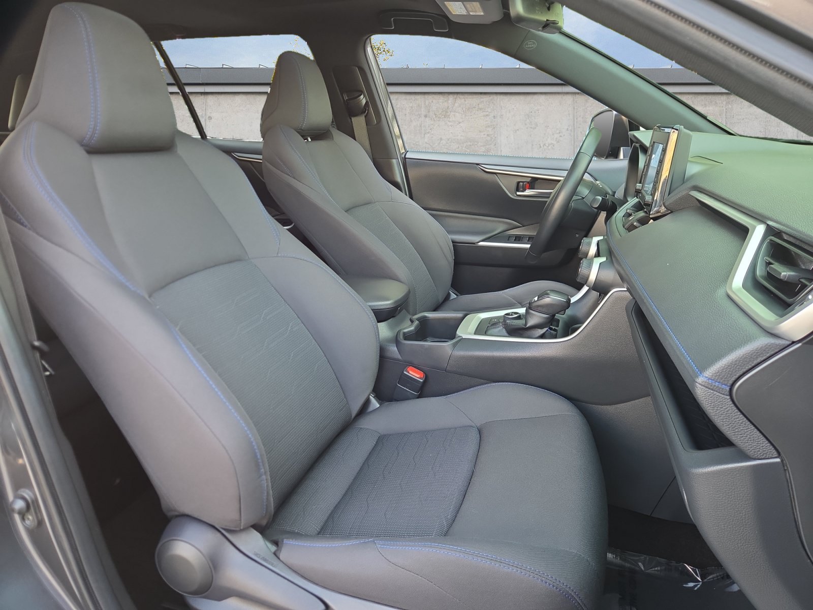 2022 Toyota RAV4 SE - Photo 15