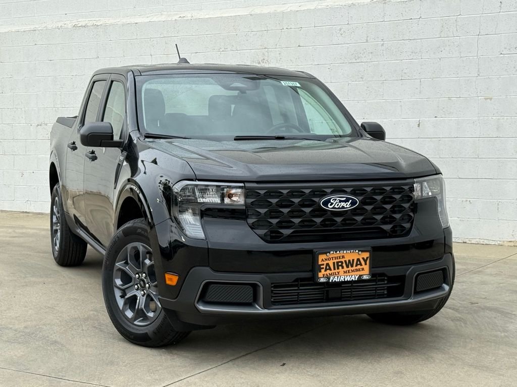 New 2025 Shadow Black Ford XLT image 2