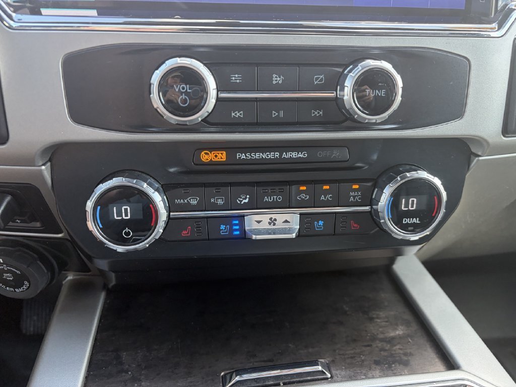 Used 2022 White Ford Lariat image 25