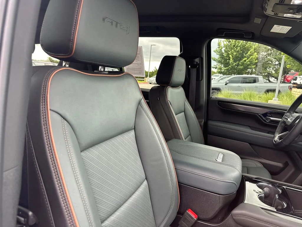 Used 2025 White GMC AT4 image 42
