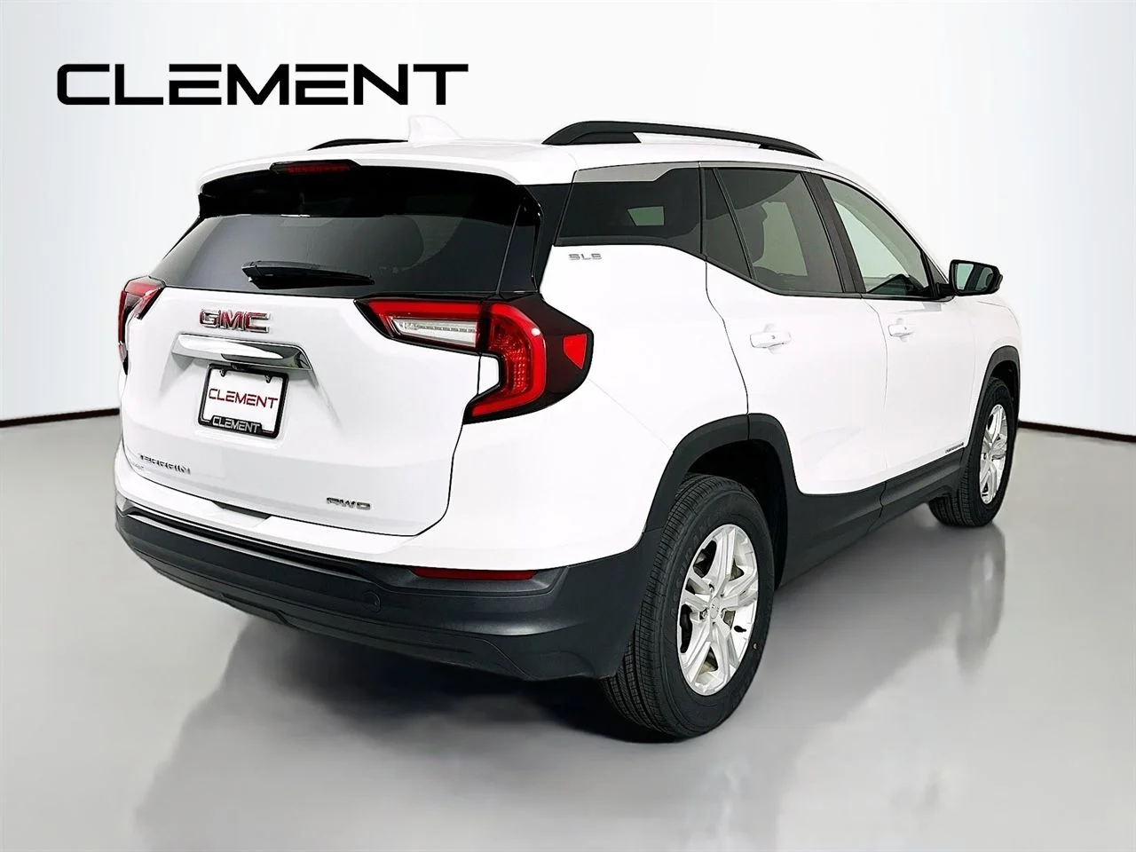 Used 2022 Summit White GMC SLE image 7