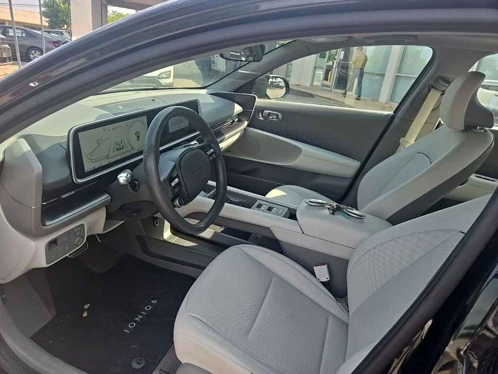 Used 2023 Black Hyundai Limited image 13