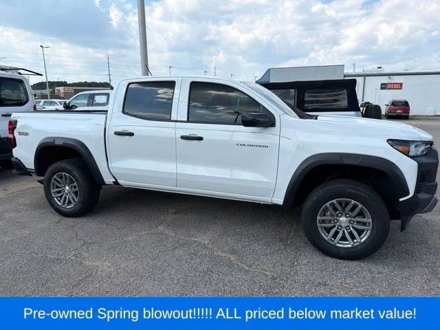Used 2025 White Chevrolet Trail Boss image 11