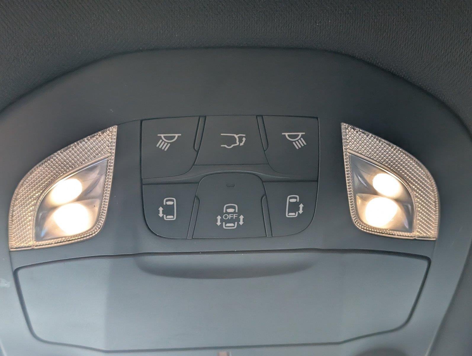 Used 2025 Ceramic Gray Clearcoat Chrysler Limited image 20