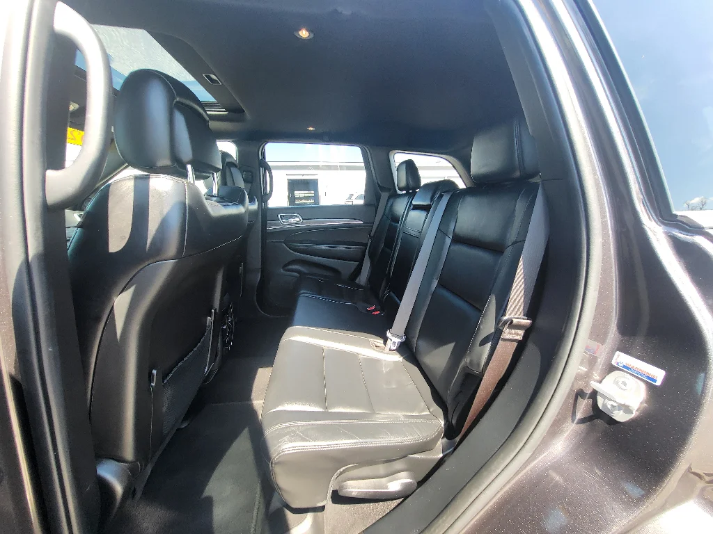 Used 2020 Granite Crystal Metallic Clearcoat Jeep Limited image 23