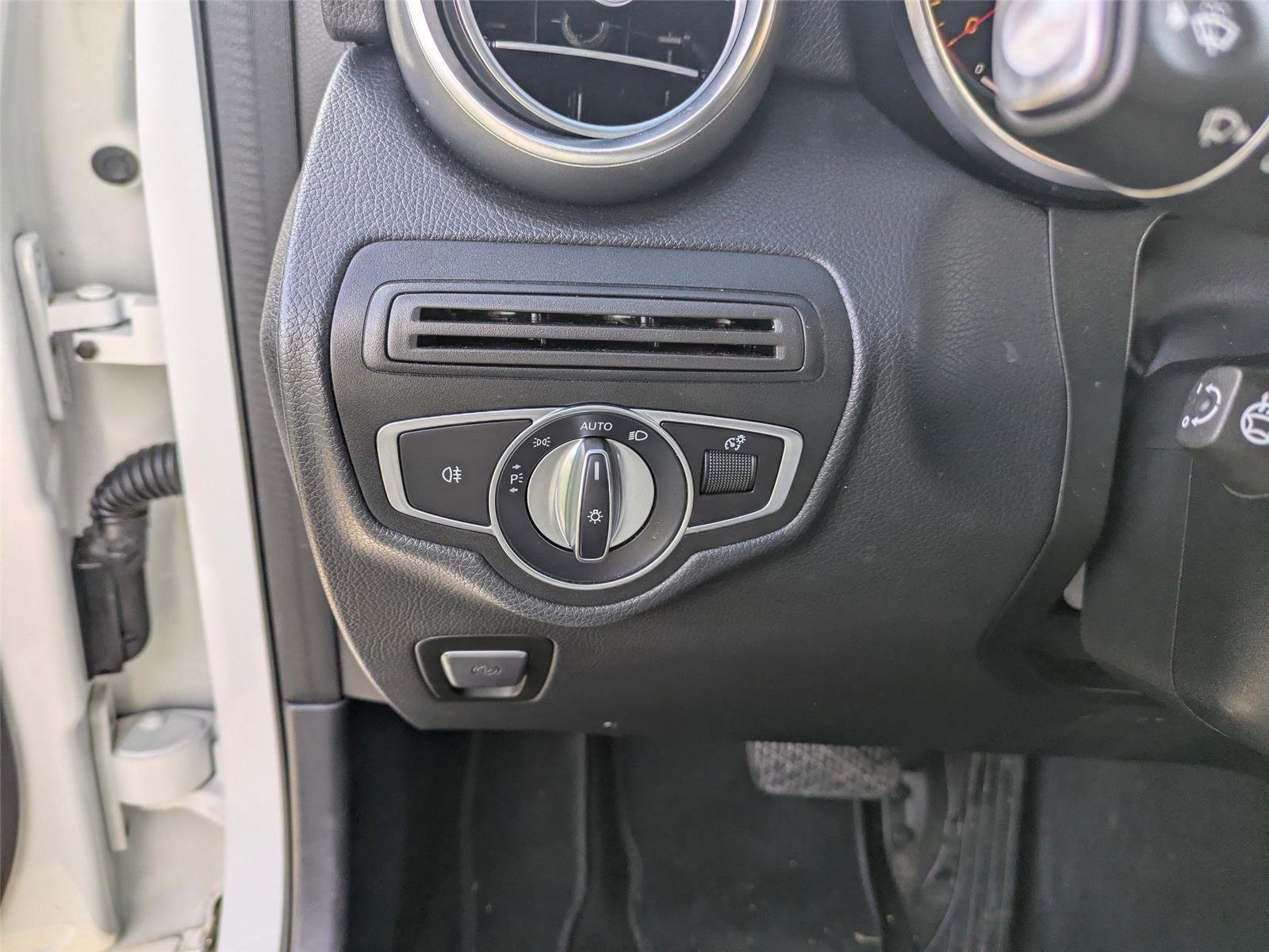 Used 2020 Polar White Mercedes-Benz GLC 300 image 16