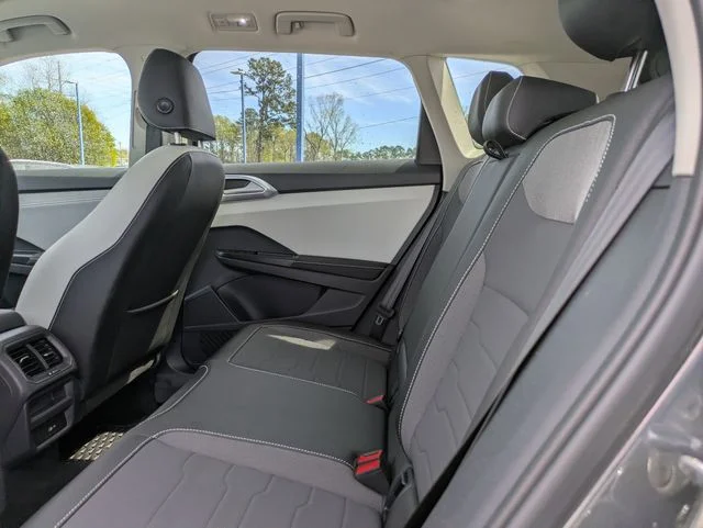 Used 2025 Gray Volkswagen 1.5T SE image 13