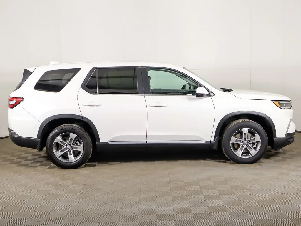 Used 2023 White Honda EX-L image 18
