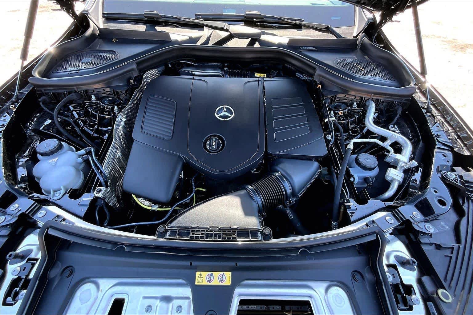 Used 2025 Black Mercedes-Benz GLC 300 image 32