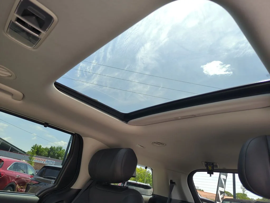 Used 2025 White Kia SX Prestige image 33