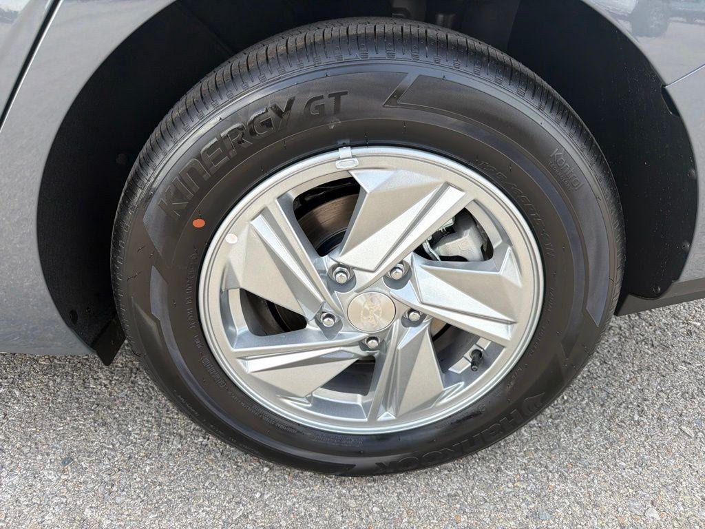 New 2026 Gray Hyundai SE image 8