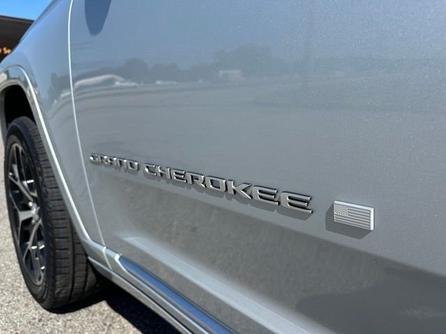 Used 2024 Silver Jeep Summit Reserve image 12