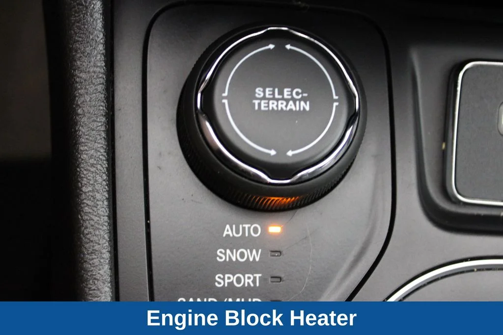 Used 2019 Bright White Clearcoat Jeep Latitude Plus image 18