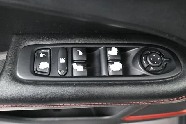 Used 2018 White Clearcoat Jeep Trailhawk image 11