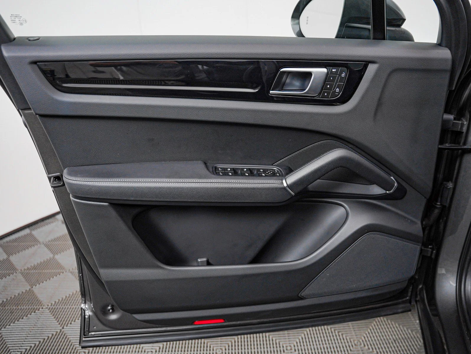 Certified Used 2023 QUARTZITE GREY Porsche  image 27