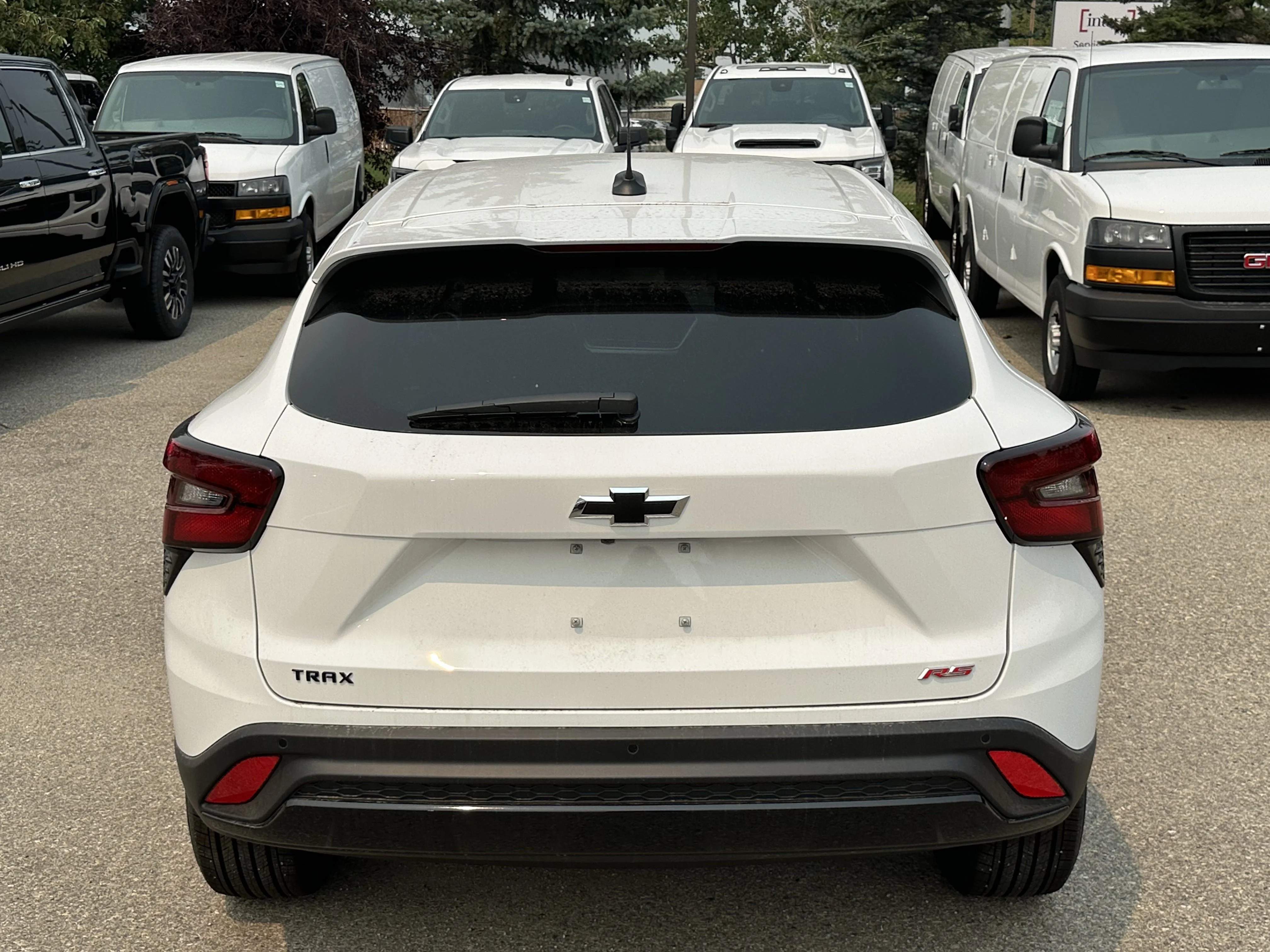 New 2026 Summit White Chevrolet 1RS image 5