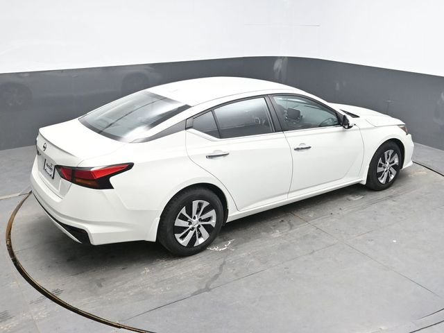 Used 2020 White Nissan 2.5 S image 34