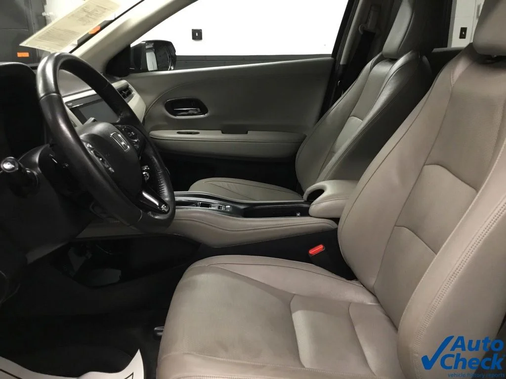 Used 2021 White Honda EX-L image 22