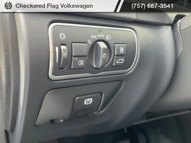 Used 2017 Bright Silver Metallic Volvo T5 image 16