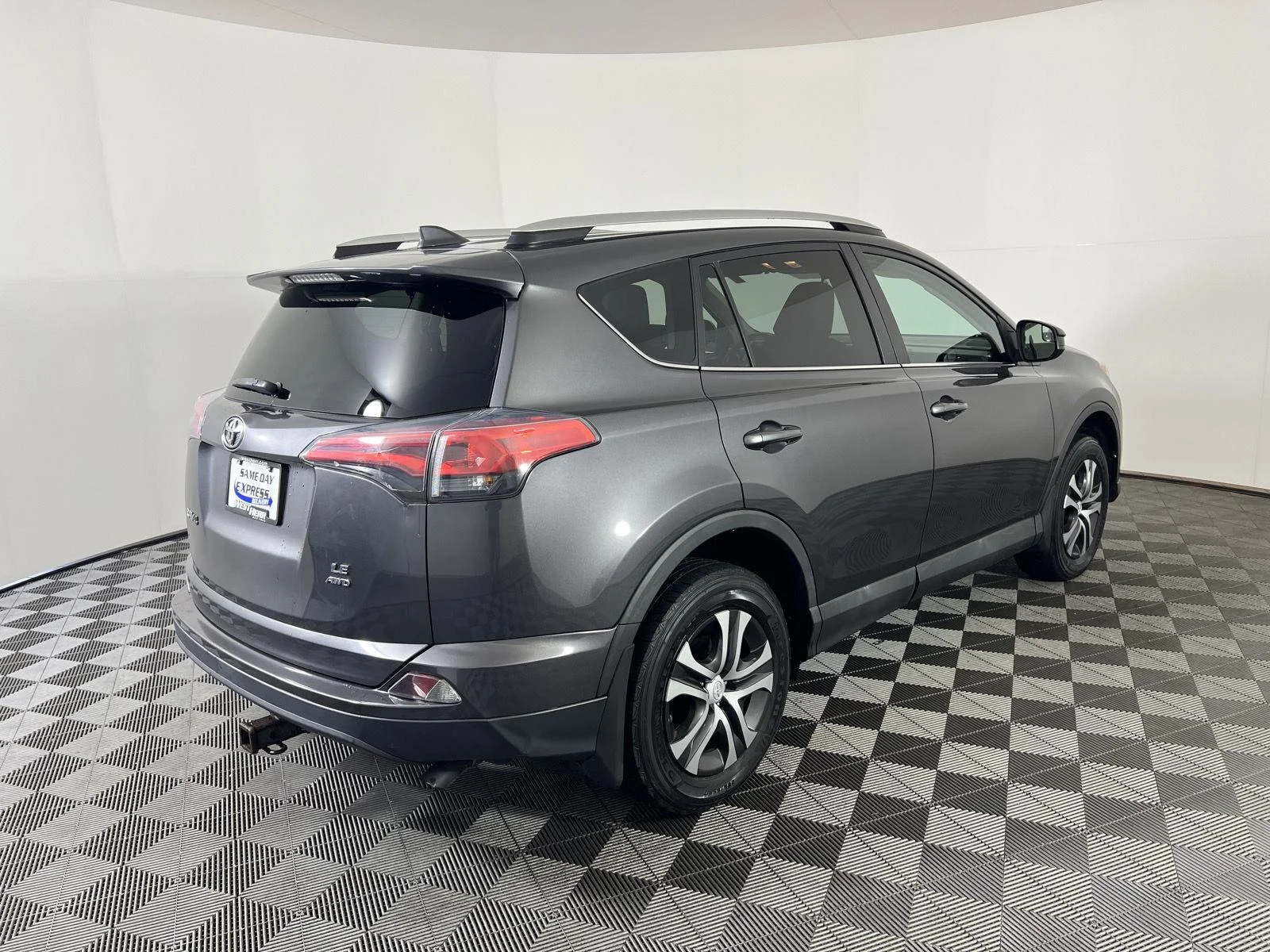Used 2016 Magnetic Gray Metallic Toyota LE image 8