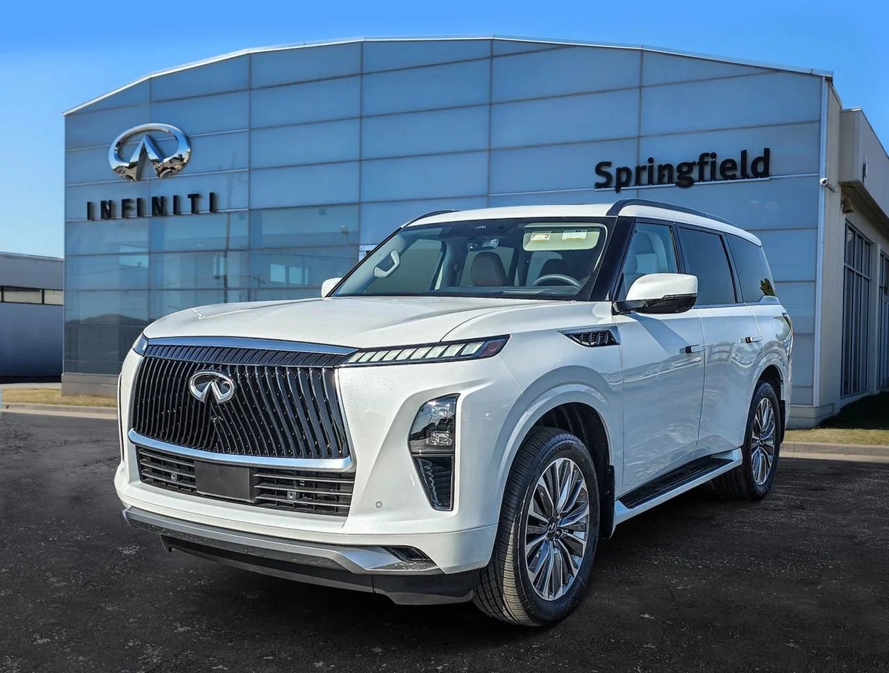New 2026 RADIANT WHITE INFINITI Luxe 4WD image 3