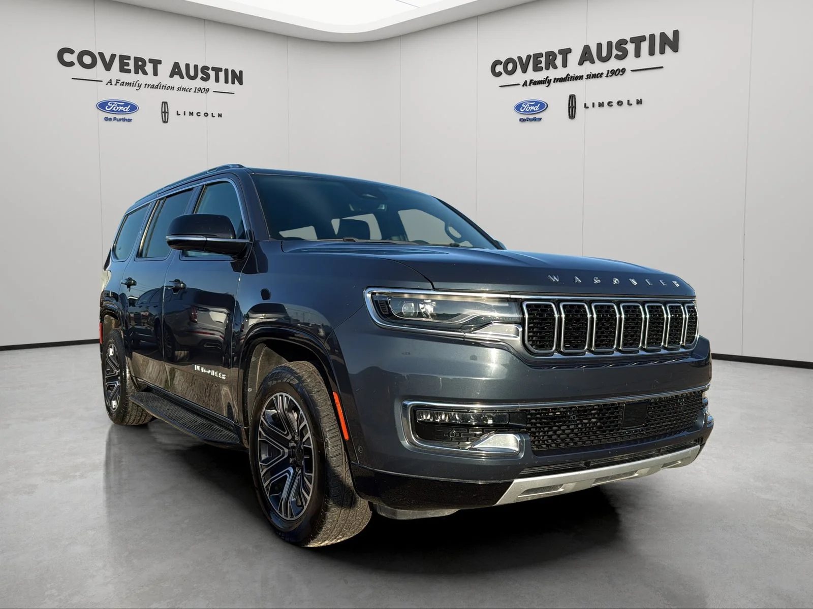 Used 2024  Jeep Series II image 7