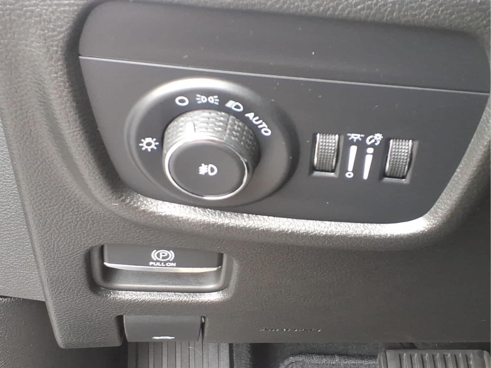 Used 2023 Baltic Gray Metallic Clearcoat Jeep Limited image 21