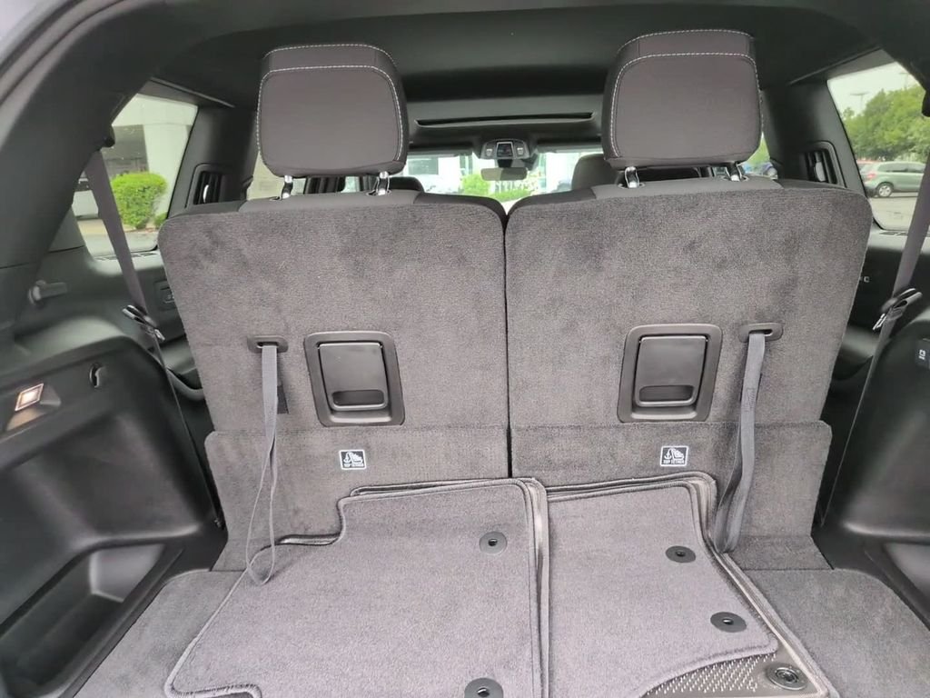 New 2026 Bright White Clear-Coat Exterior Paint Jeep Laredo X image 8